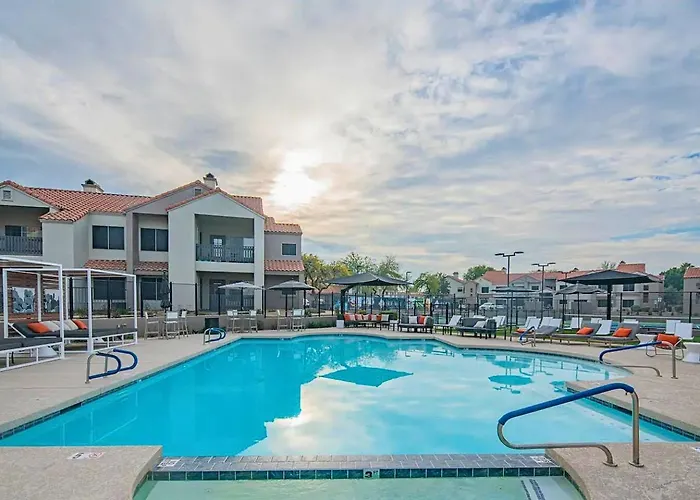 Golf Getaway Luxury Walk To Tpc *